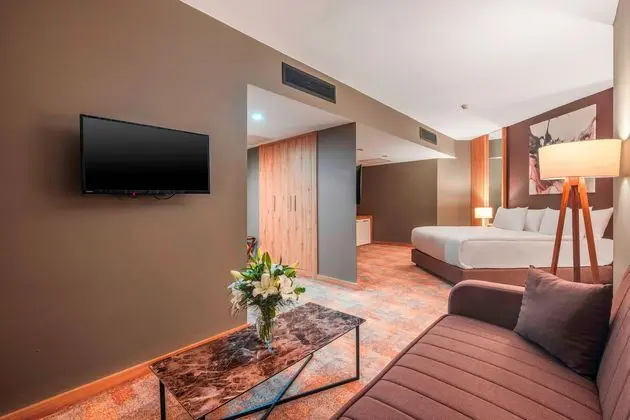 https://images.etstur.com/imgproxy/resize/2560x1440/files/images/hotelImages/etsrooms/514597/Grand_Sapphire_City_Hotel_20260429125245_4.jpg