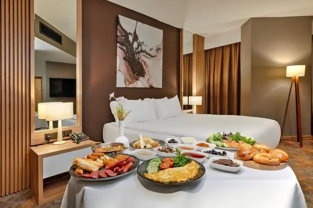 https://images.etstur.com/imgproxy/resize/2560x1440/files/images/hotelImages/etsrooms/514597/Grand_Sapphire_City_Hotel_20260429125246_5.jpg