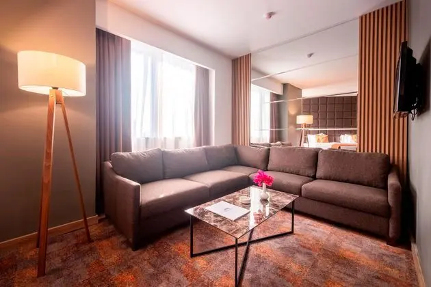 https://images.etstur.com/imgproxy/resize/2560x1440/files/images/hotelImages/etsrooms/514597/Grand_Sapphire_City_Hotel_20260429125247_9.jpg