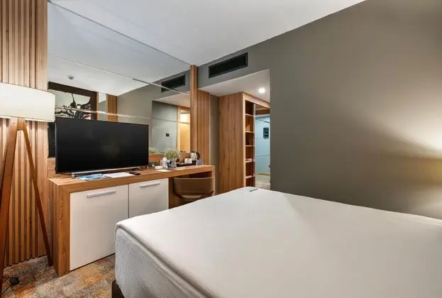 https://images.etstur.com/imgproxy/resize/2560x1440/files/images/hotelImages/etsrooms/514597/Grand_Sapphire_City_Hotel_20260429125010_1.jpg
