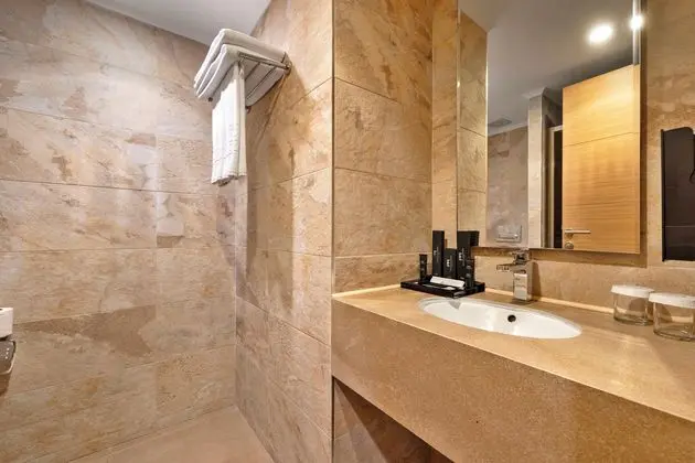 https://images.etstur.com/imgproxy/resize/2560x1440/files/images/hotelImages/etsrooms/514597/Grand_Sapphire_City_Hotel_20260429125013_9.jpg