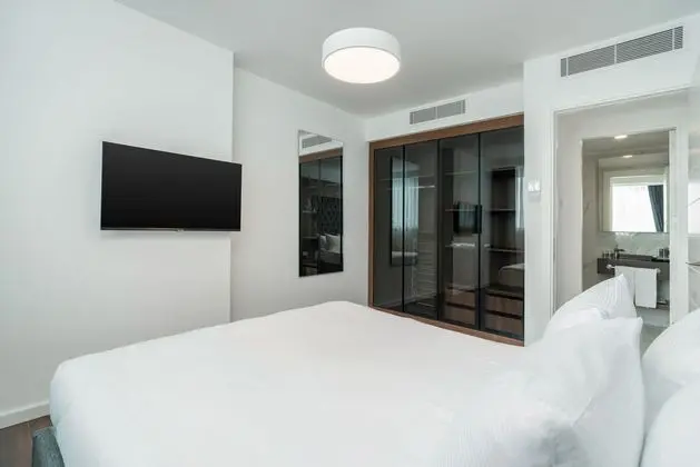 Residene Superior Custom Oda