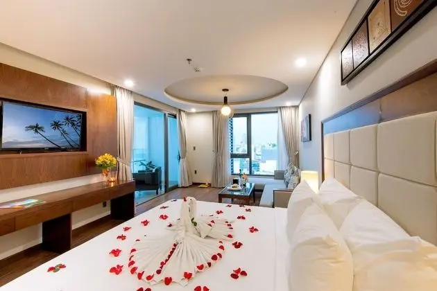 Junior Süit, Balkon, Kısmi Deniz Manzarası