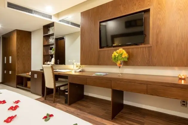 Junior Süit, Balkon, Kısmi Deniz Manzarası