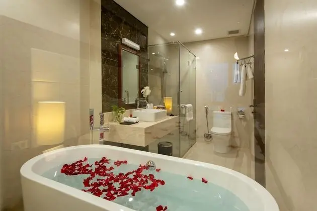 Junior Süit, Balkon, Kısmi Deniz Manzarası