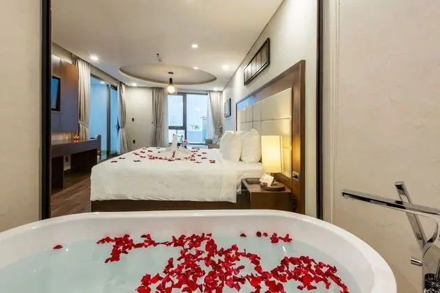 Junior Süit, Balkon, Kısmi Deniz Manzarası