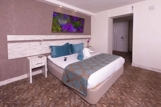 Tek Kişilik, Şehir Manzaralı