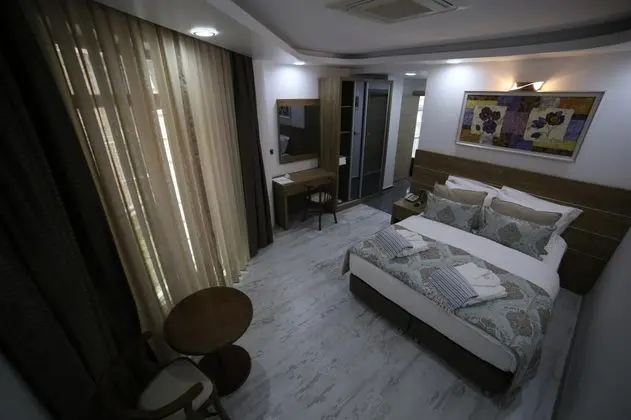 Tek Kişilik, Şehir Manzaralı