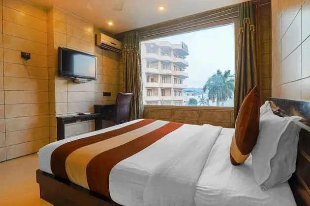 Deluxe Tek Büyük Yataklı Oda, 1 Çift Kişilik Yatak, Engellilere Uygun, Şehir Manzaralı