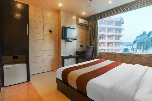 Deluxe Tek Büyük Yataklı Oda, 1 Çift Kişilik Yatak, Engellilere Uygun, Şehir Manzaralı
