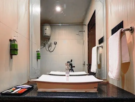 Deluxe Tek Büyük Yataklı Oda, 1 Çift Kişilik Yatak, Engellilere Uygun, Şehir Manzaralı