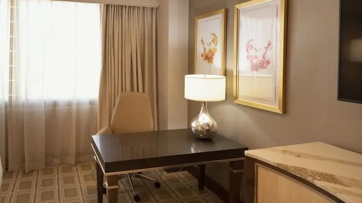 Concierge Queen (Adults 18+ Only)