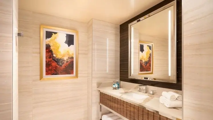 Concierge Queen (Adults 18+ Only)