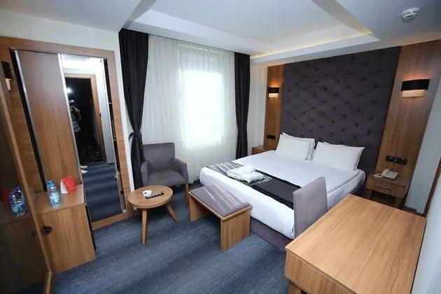 Economy Room