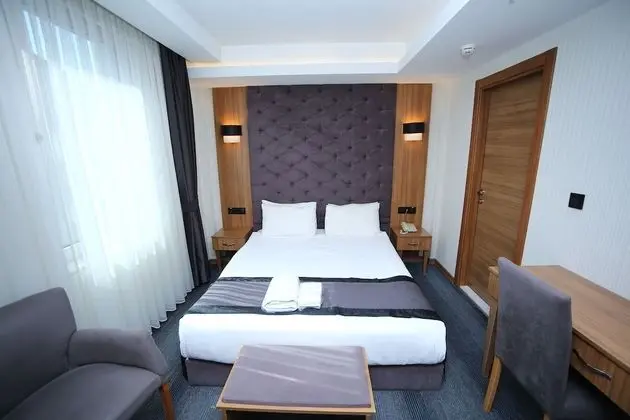 Economy Room