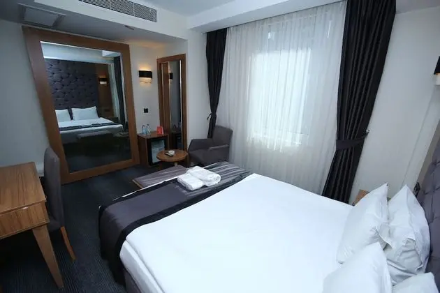Economy Room