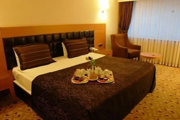 Luxury Oda