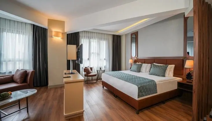 Balkonlu Suite