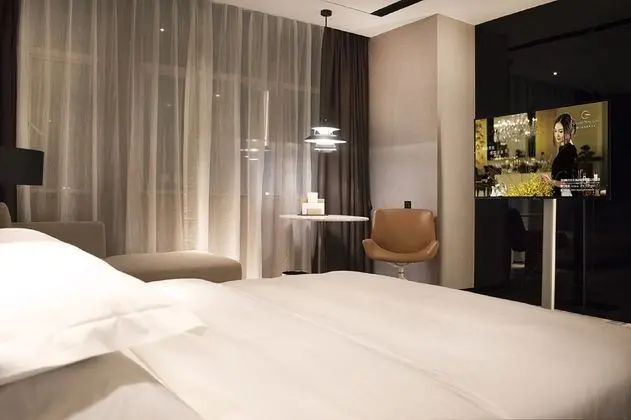 Çift ​​kişilik Business King Bed