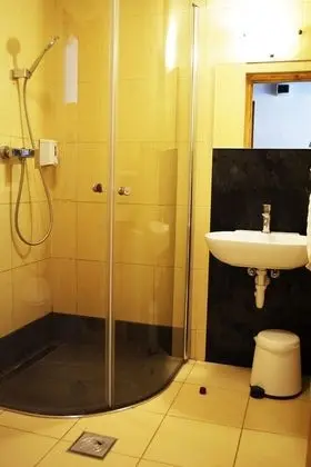 Üç Kişilik Oda