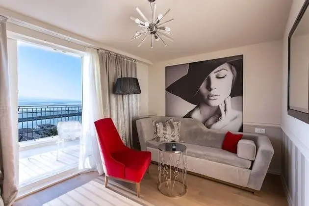 Deluxe Suite with Sea View