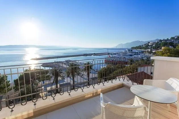 Deluxe Suite with Sea View