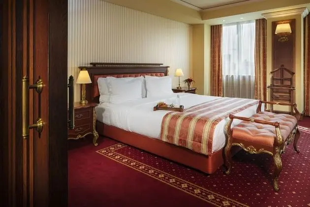 Grand Suite, lavish classical design with dazzling views