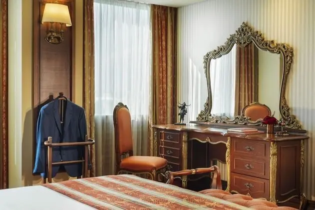 Grand Suite, lavish classical design with dazzling views