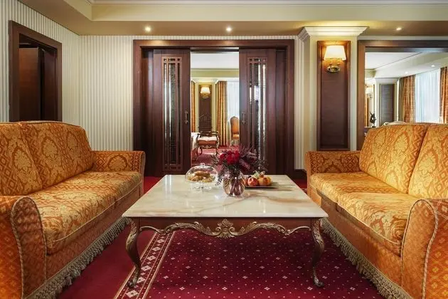 Grand Suite, lavish classical design with dazzling views