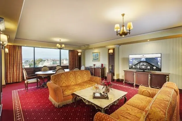 Grand Suite, lavish classical design with dazzling views