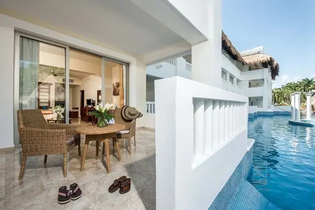 Deluxe Suite, Pool Access (with Jacuzzi, Pool View)