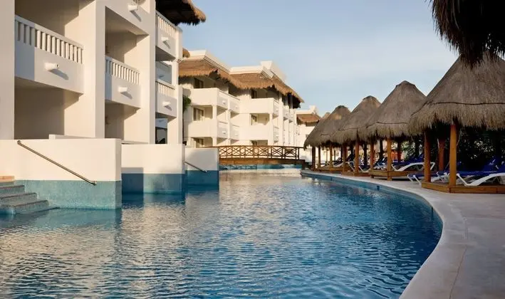 Deluxe Suite, Pool Access (with Jacuzzi, Pool View)