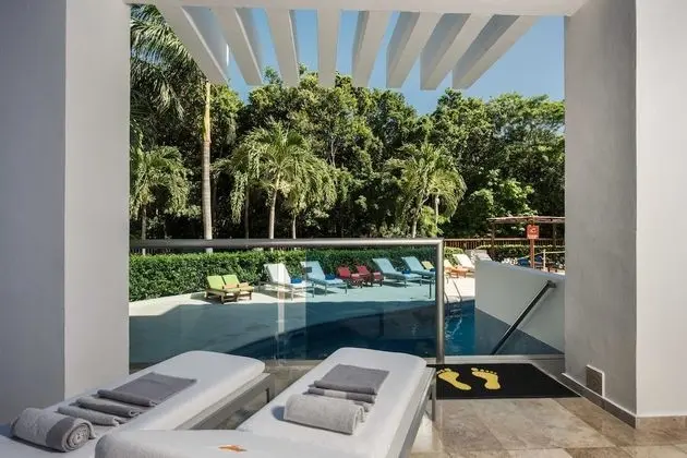Deluxe Suite, Pool Access (with Jacuzzi, Pool View)