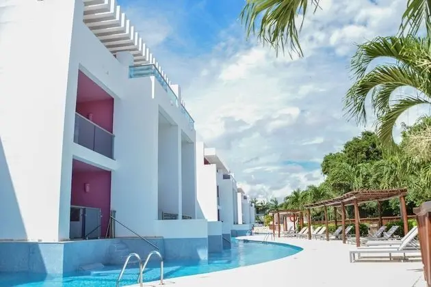 Family Club Room - Pool Access, Pool View