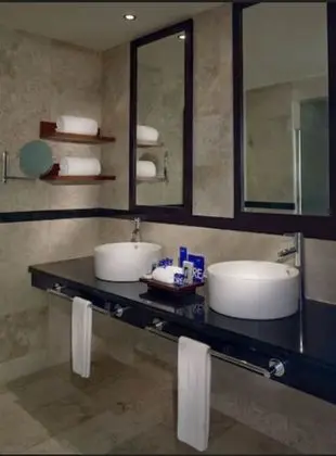 Family Club Room - Pool Access, Pool View