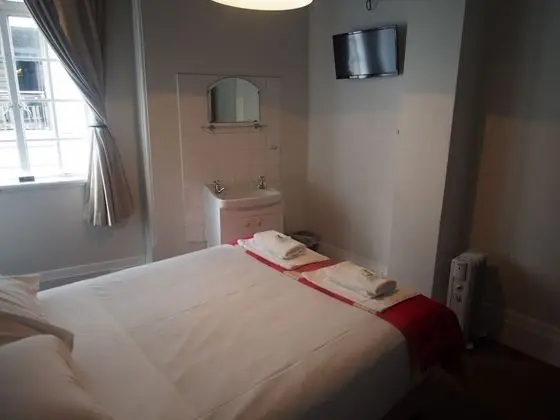 Tek Büyük Yataklı Oda, Ortak Banyo