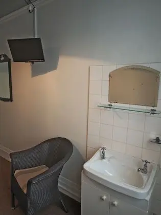 Tek Büyük Yataklı Oda, Ortak Banyo