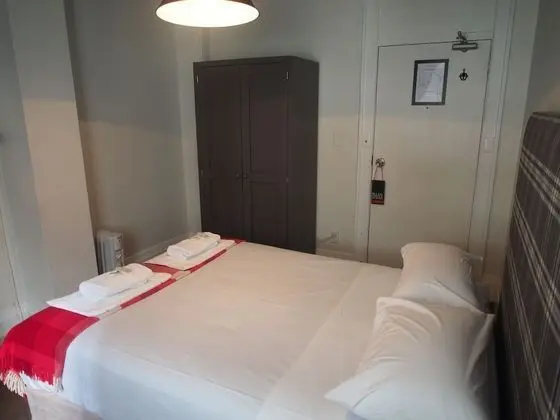 Tek Büyük Yataklı Oda, Ortak Banyo
