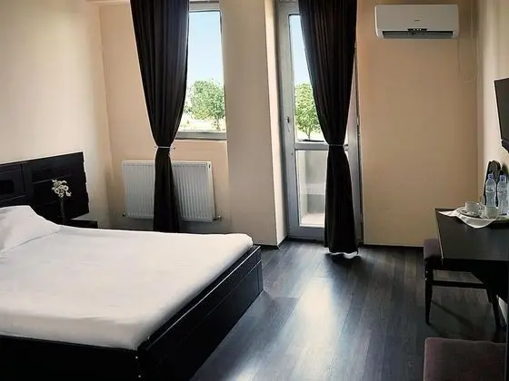 Basic Tek Büyük Yataklı Oda