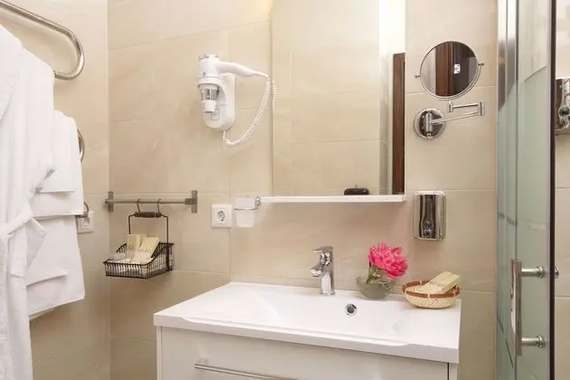 Comfort Tek Büyük veya İki Ayrı Yataklı Oda