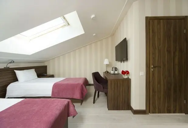 Tek Büyük veya İki Ayrı Yataklı Oda (Attic)