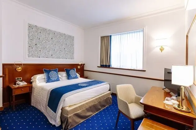 Classic Tek Büyük Yataklı Oda