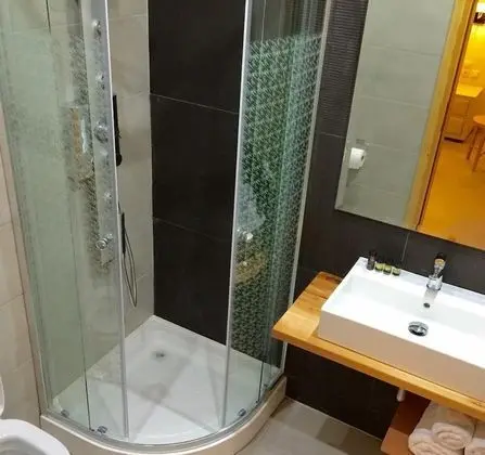 Üç Kişilik Oda