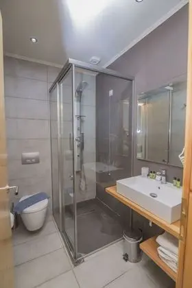 Üç Kişilik Oda