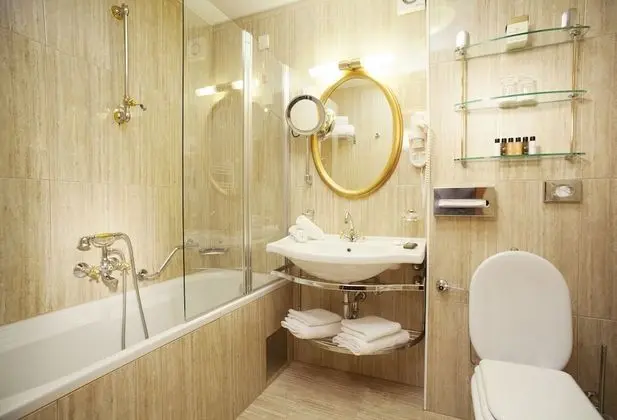 Tek Büyük Yataklı Oda, Balkon