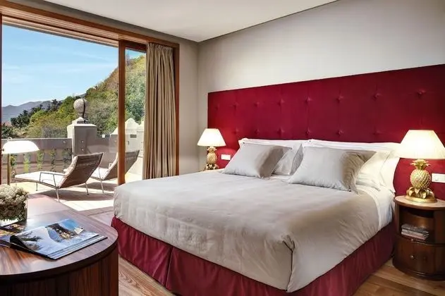 Rooftop Corner Suite