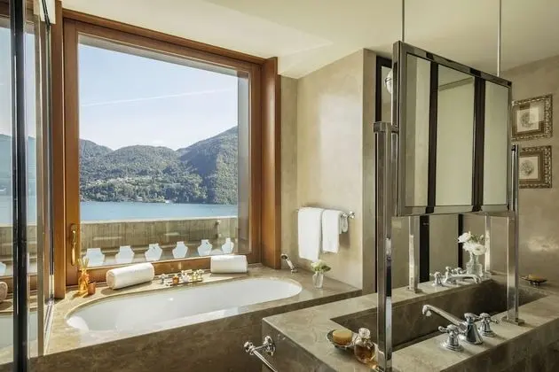 Rooftop Corner Suite