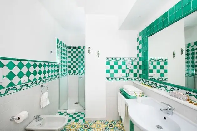 Deluxe Üç Kişilik Oda, Balkon, Deniz Manzaralı