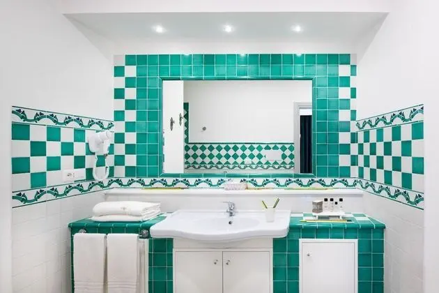 Deluxe Üç Kişilik Oda, Balkon, Deniz Manzaralı