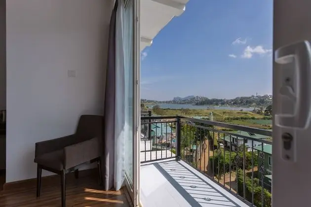 Superior Üç Kişilik Oda, Balkon